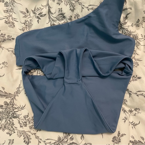 Beach Riot Bikini - Picture 2 of 4